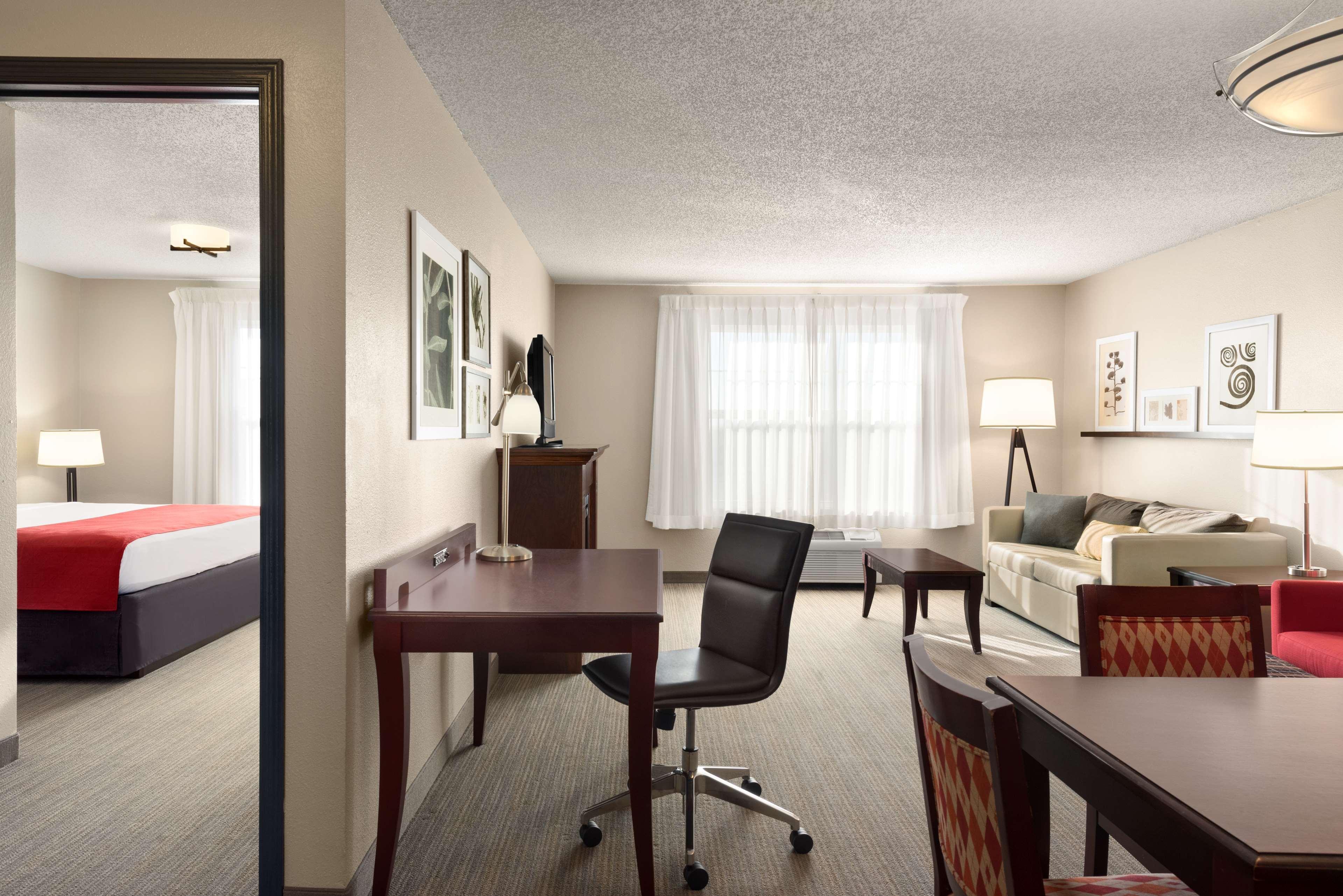 Country Inn & Suites By Radisson, Kansas City At Village West, Ks Bonner Springs Eksteriør bilde