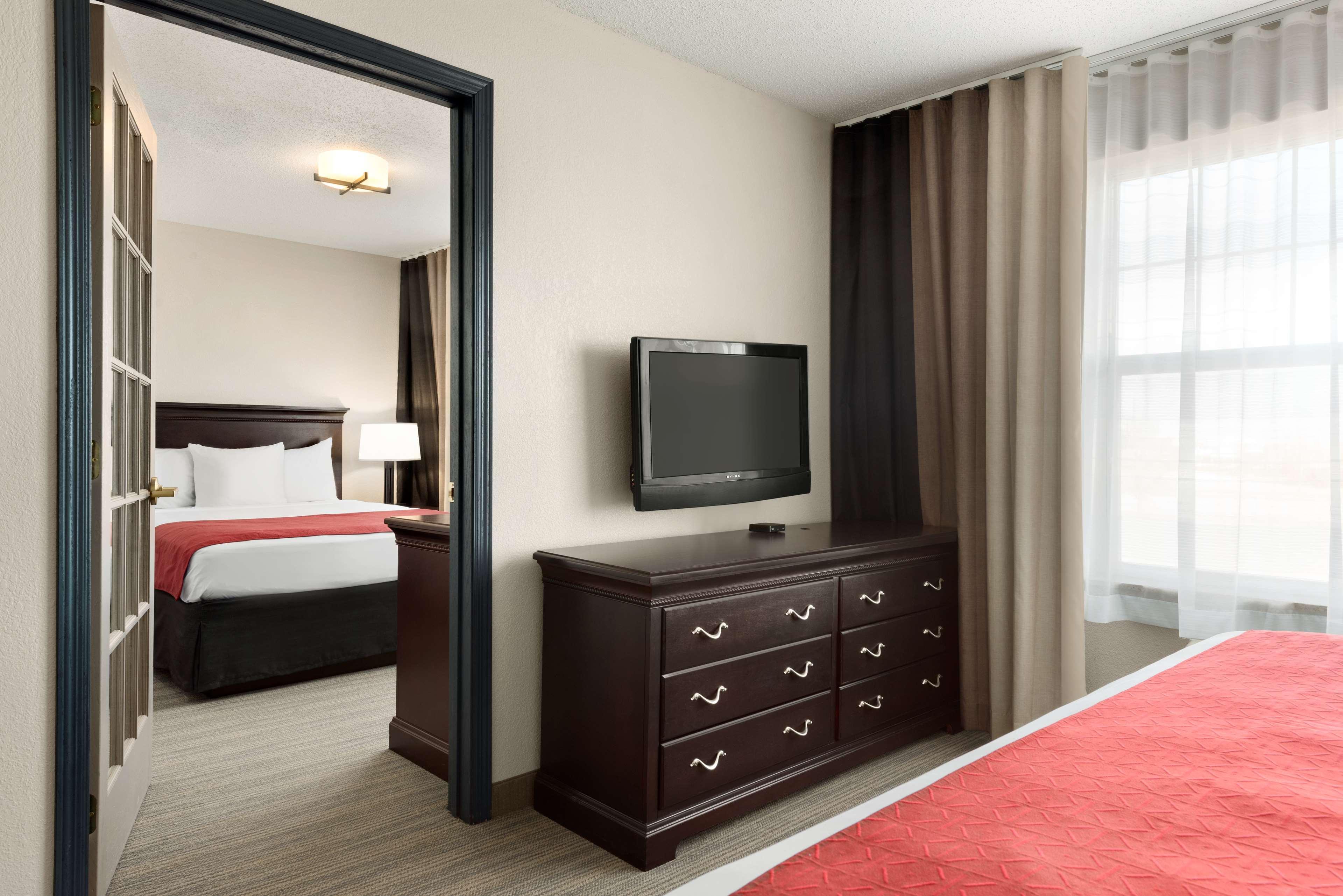 Country Inn & Suites By Radisson, Kansas City At Village West, Ks Bonner Springs Eksteriør bilde