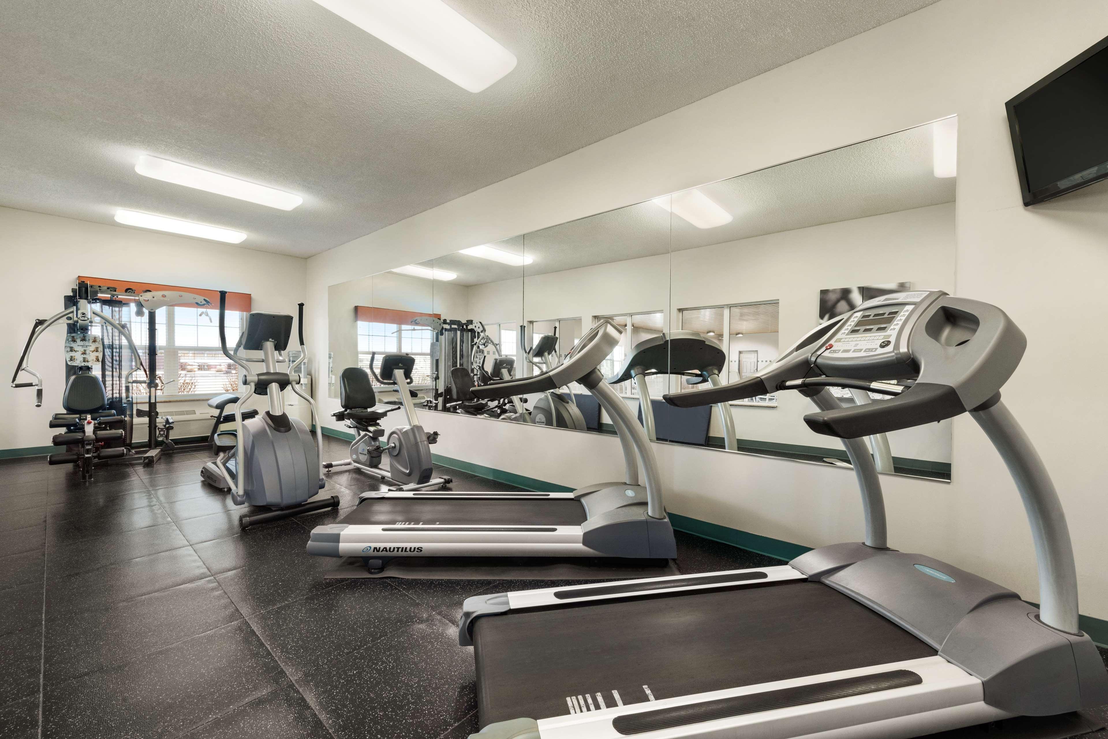 Country Inn & Suites By Radisson, Kansas City At Village West, Ks Bonner Springs Eksteriør bilde