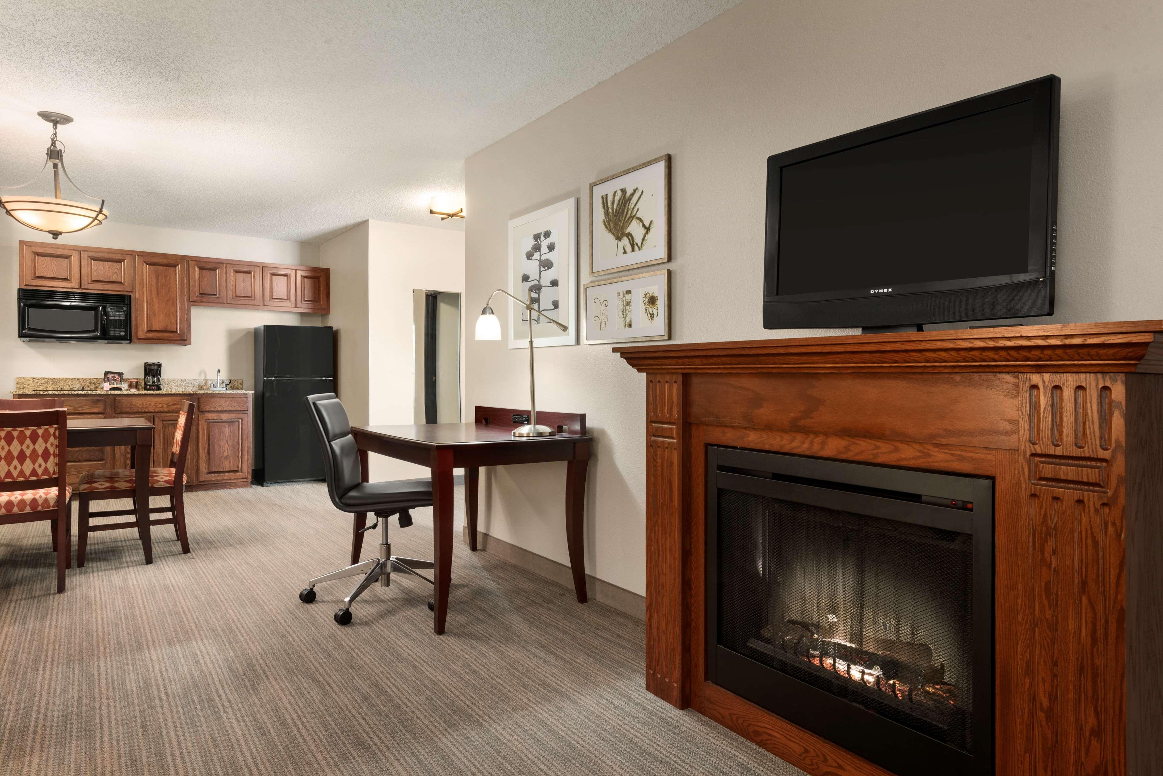 Country Inn & Suites By Radisson, Kansas City At Village West, Ks Bonner Springs Eksteriør bilde