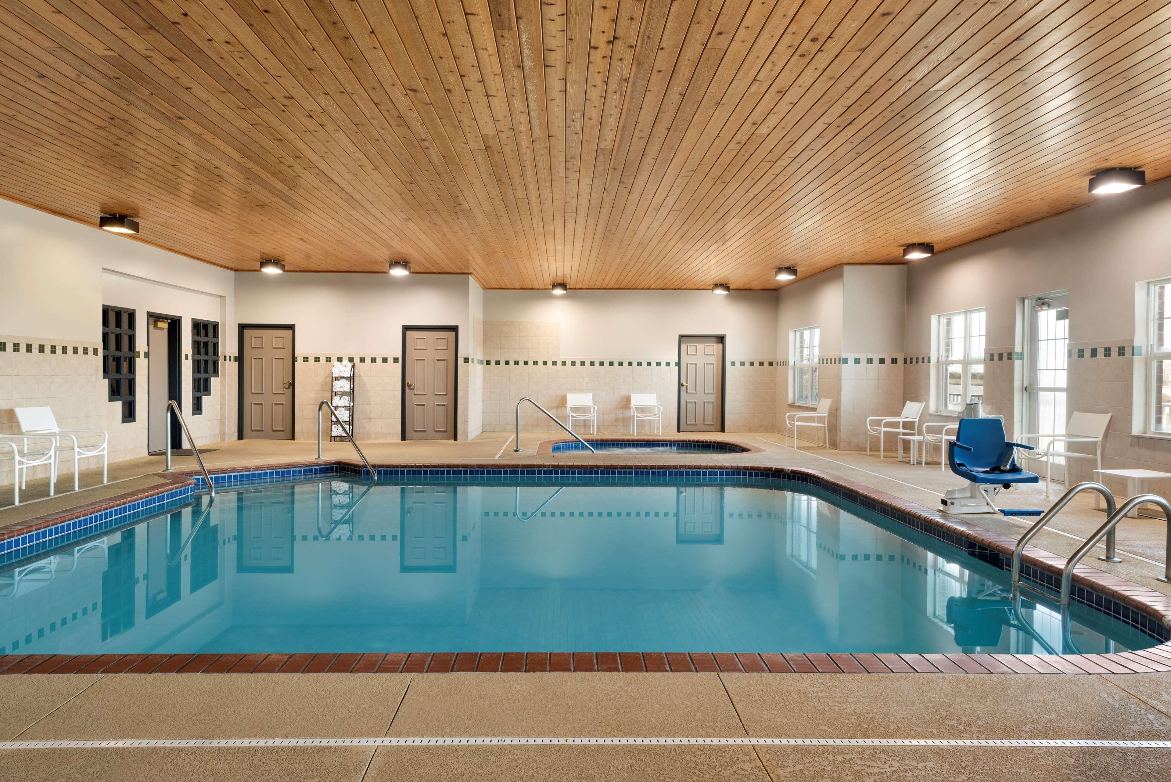 Country Inn & Suites By Radisson, Kansas City At Village West, Ks Bonner Springs Eksteriør bilde