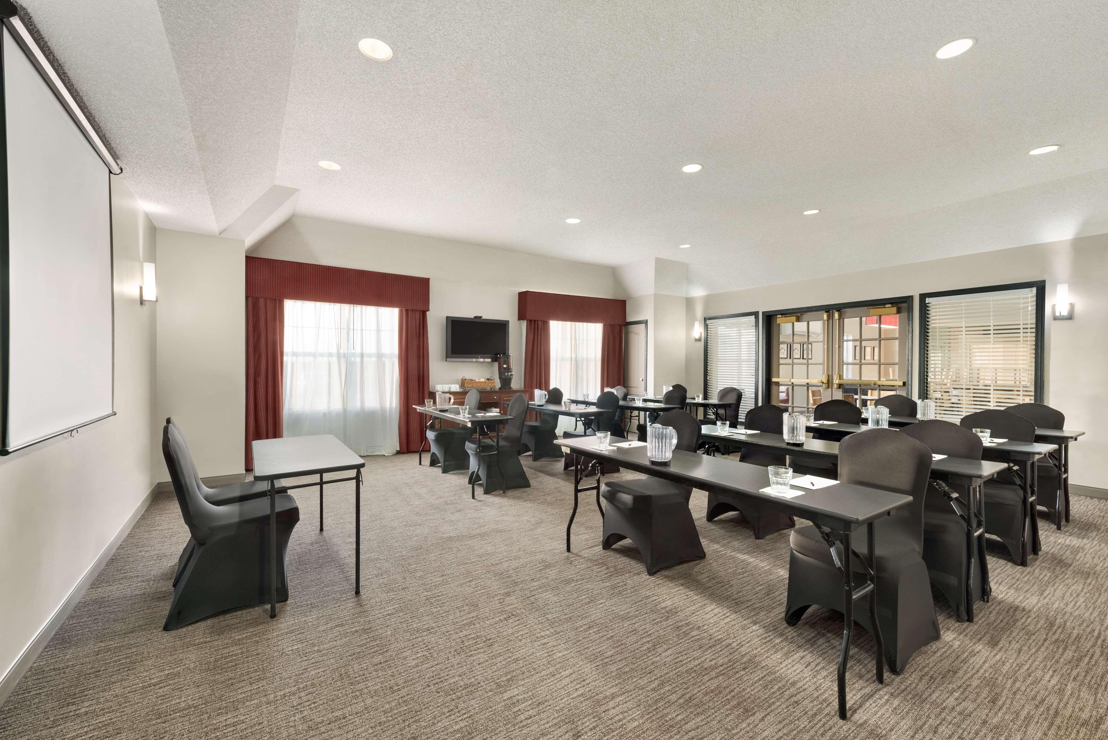Country Inn & Suites By Radisson, Kansas City At Village West, Ks Bonner Springs Eksteriør bilde